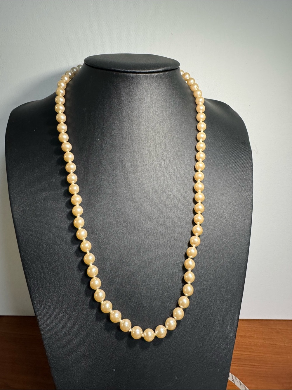 Classic Mid Century Cream Pearl Necklace - Women's Jewelry
